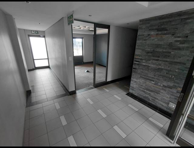 330M² OFFICE TO LET IN MAGALIESSIG